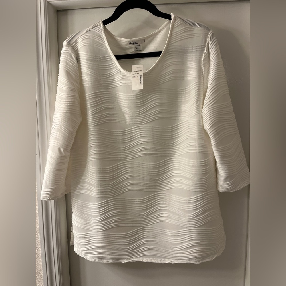 Dalin Textured Wave-Pattern White Women's Top